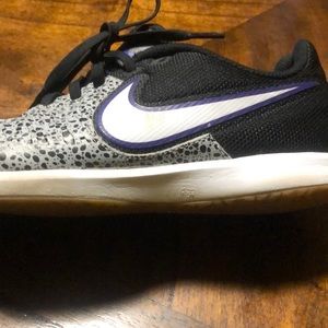 Nike MagistaX Pro IC Indoor Men's Soccer Shoes Size 6.5 men and size 7.5 women